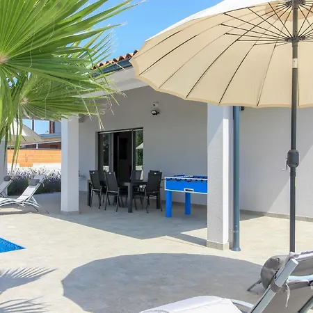 Vila New Modern Riz With Private Pool Near The Town Center And By Wiibuk Pula