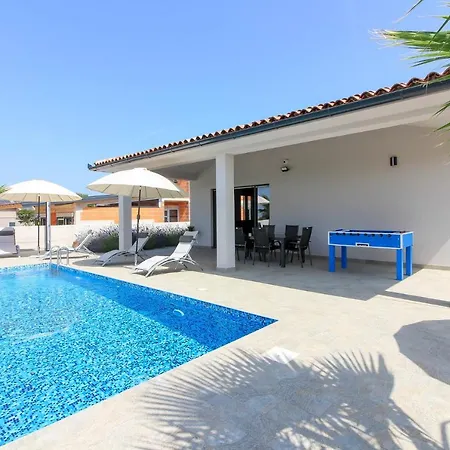 Vila New Modern Riz With Private Pool Near The Town Center And By Wiibuk Pula
