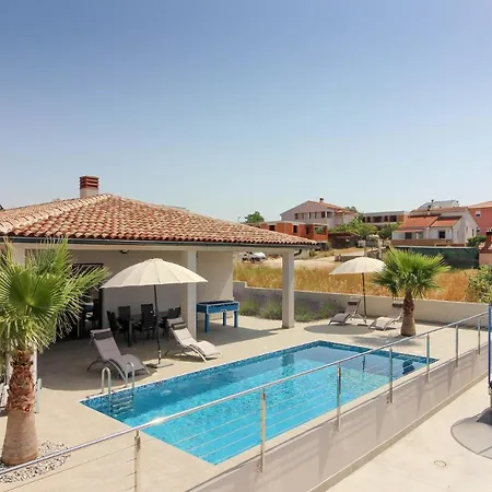 New Modern Riz With Private Pool Near The Town Center And By Wiibuk * بولا